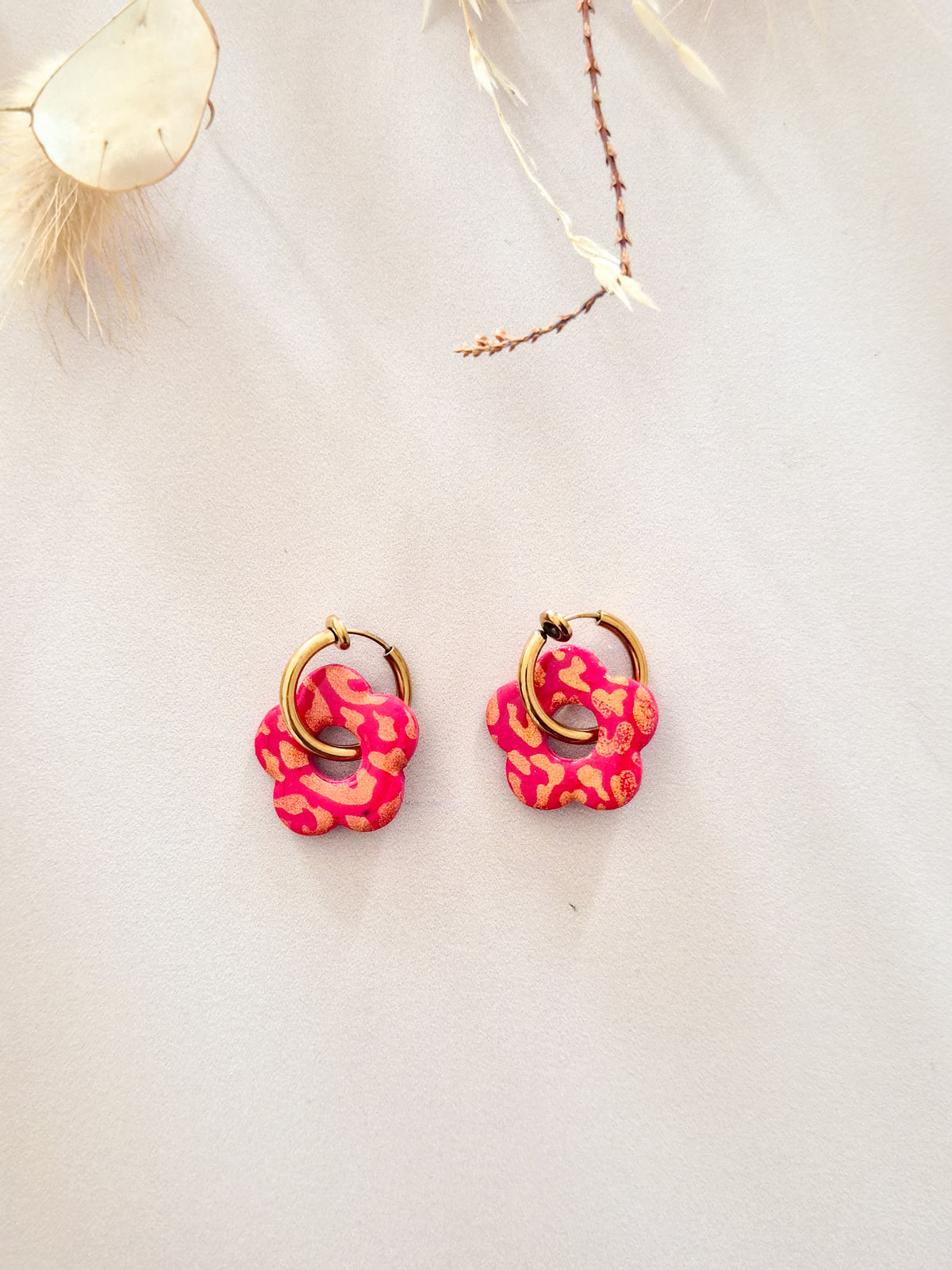 Boucles d’oreilles fleurs léopard – Créoles artisanales & pampilles interchangeables
