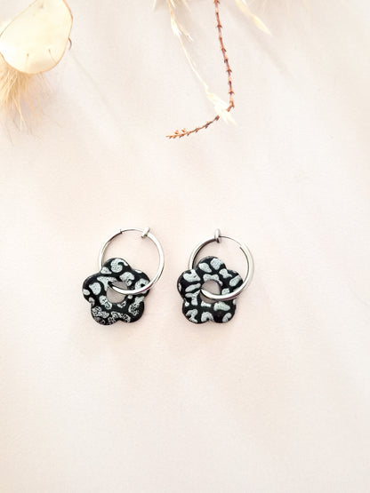 Boucles d’oreilles fleurs léopard – Créoles artisanales & pampilles interchangeables