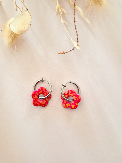 Boucles d’oreilles fleurs léopard – Créoles artisanales & pampilles interchangeables