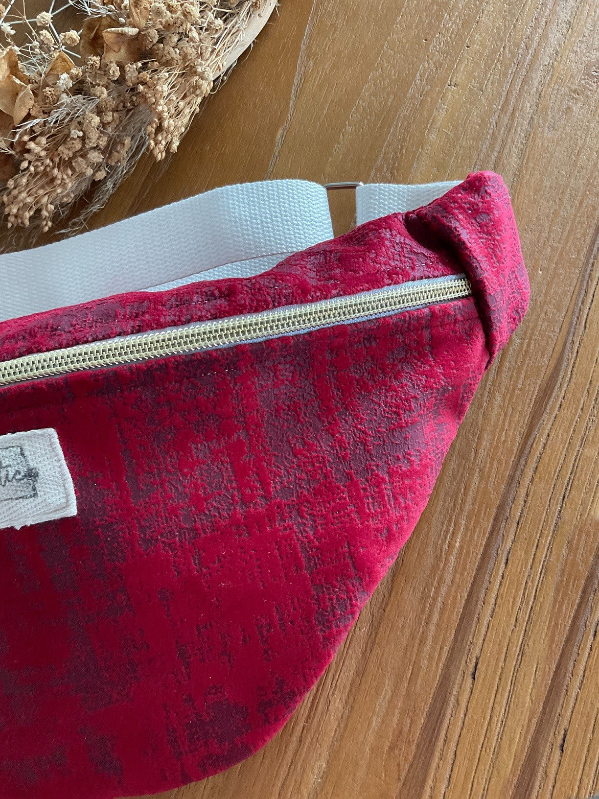 Sac banane en velours rouge bordeaux