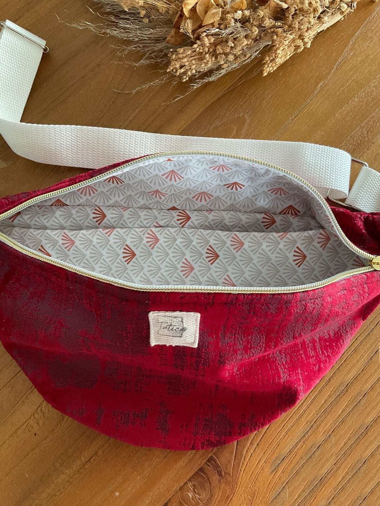 Sac banane en velours rouge bordeaux
