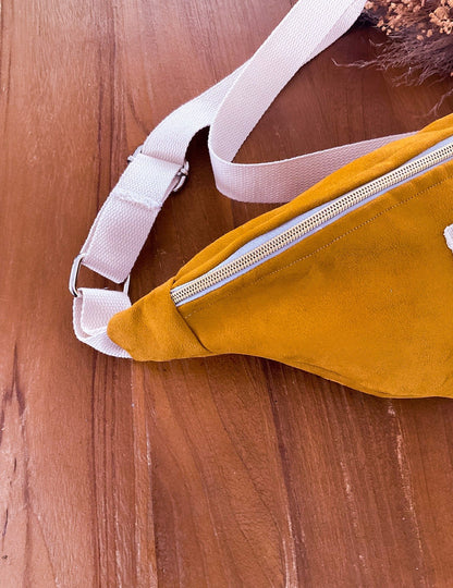 Sac banane en velours jaune moutarde