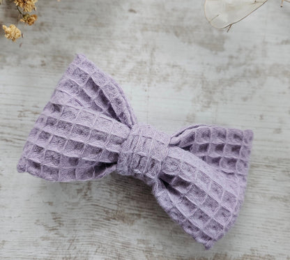 Barrette noeud papillon nid d'abeille lilas