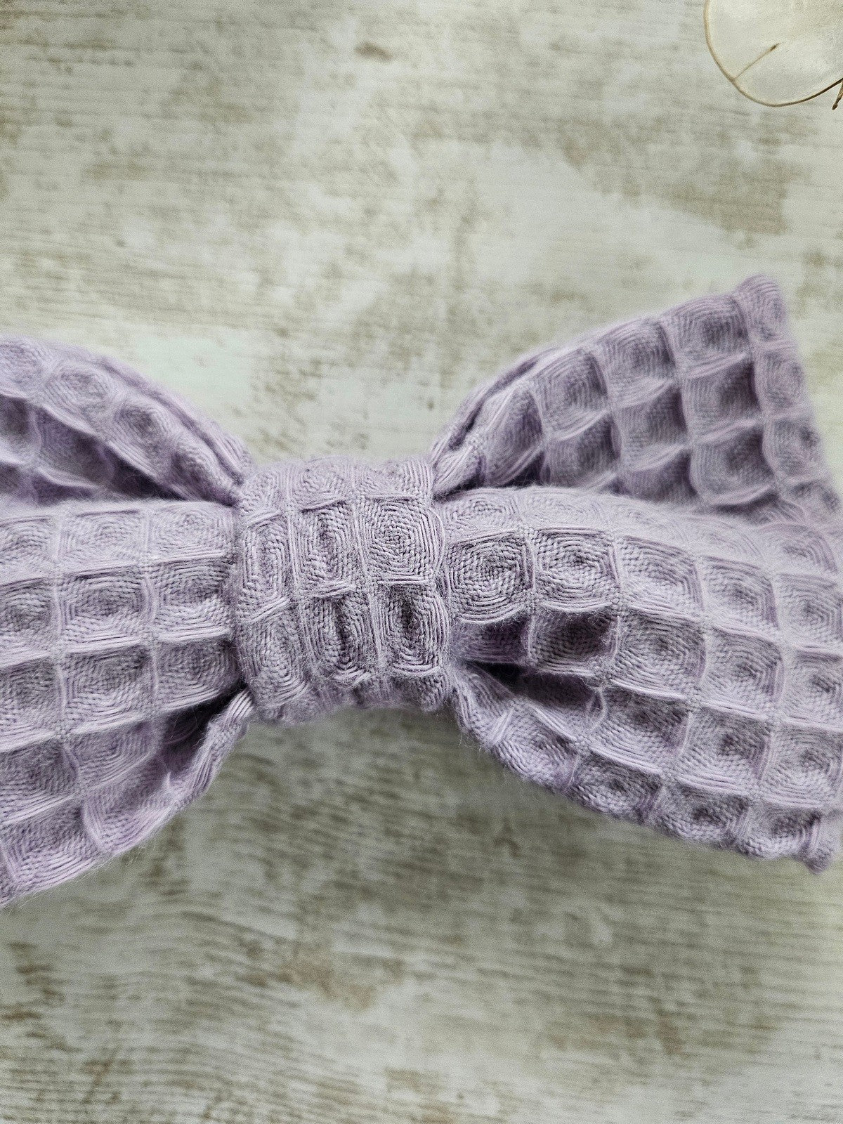 Barrette noeud papillon nid d'abeille lilas