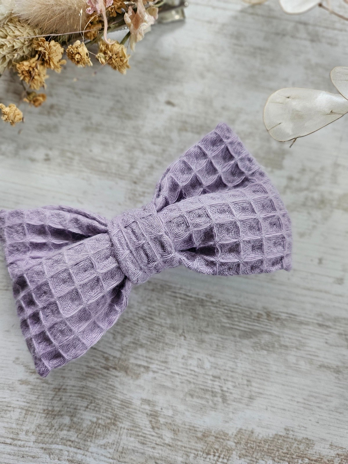 Barrette noeud papillon nid d'abeille lilas