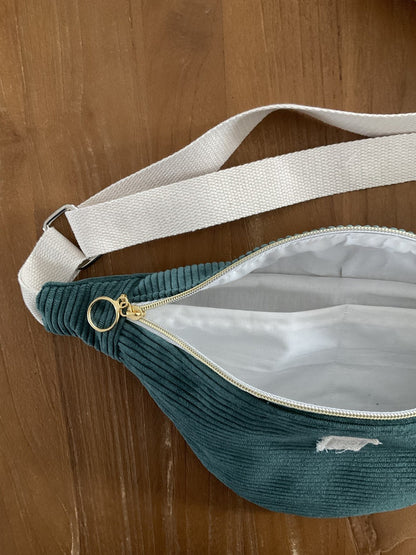 Sac banane en velours côtelé vert sapin