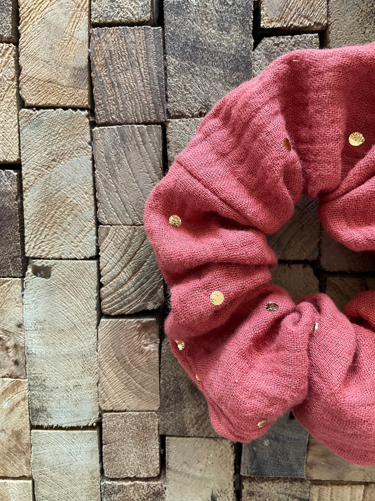 chouchou scrunchie gaze coton terracotta pois doré
