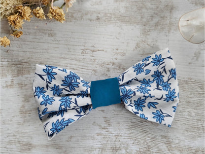 Noeud papillon bicolore liberty blanc fleurs bleues