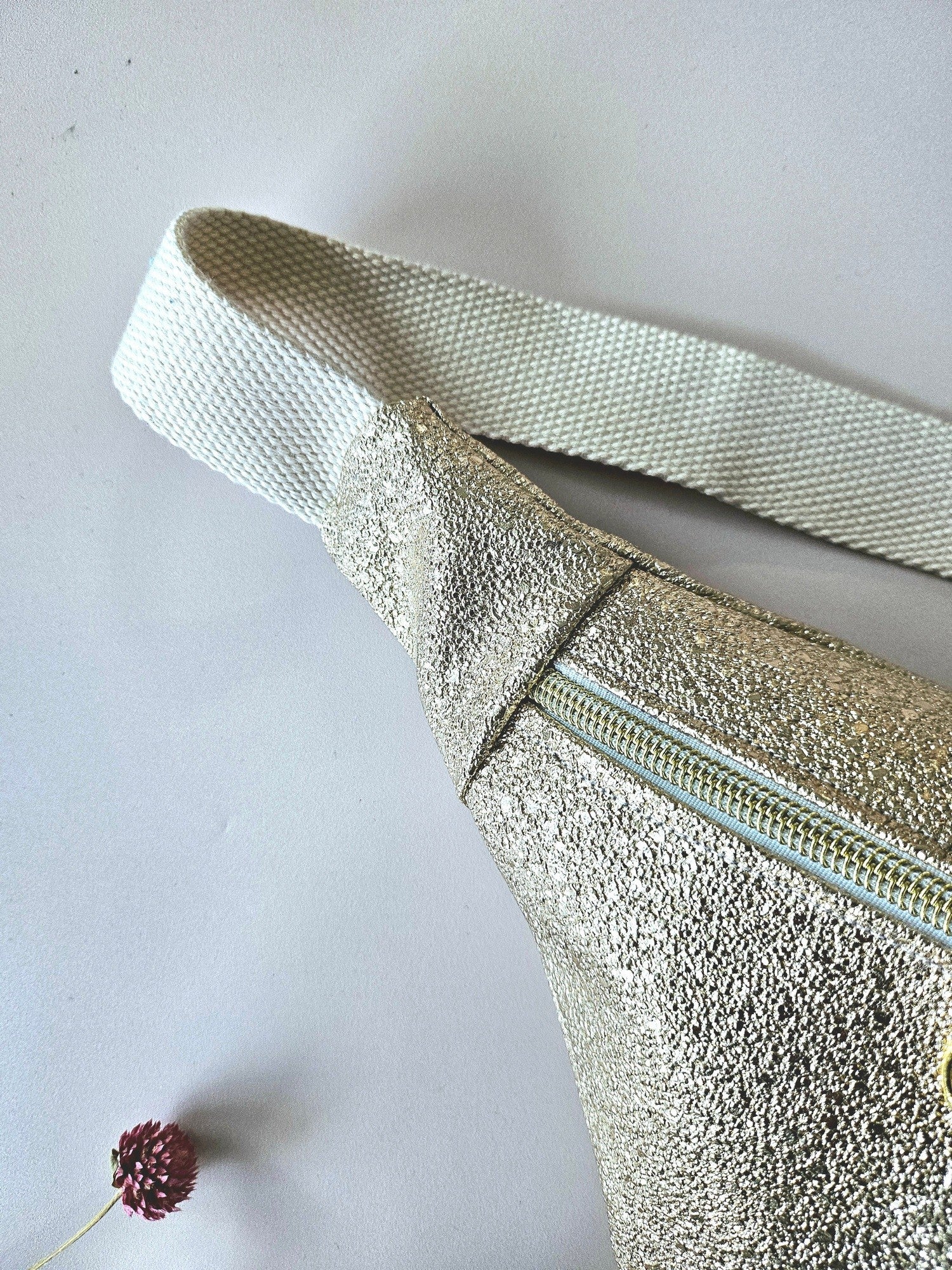 Banane simili cuir doré