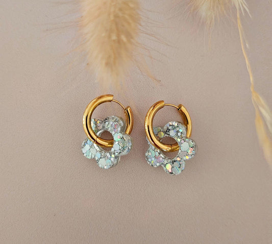Boucles oreilles créoles fleurs résines argent