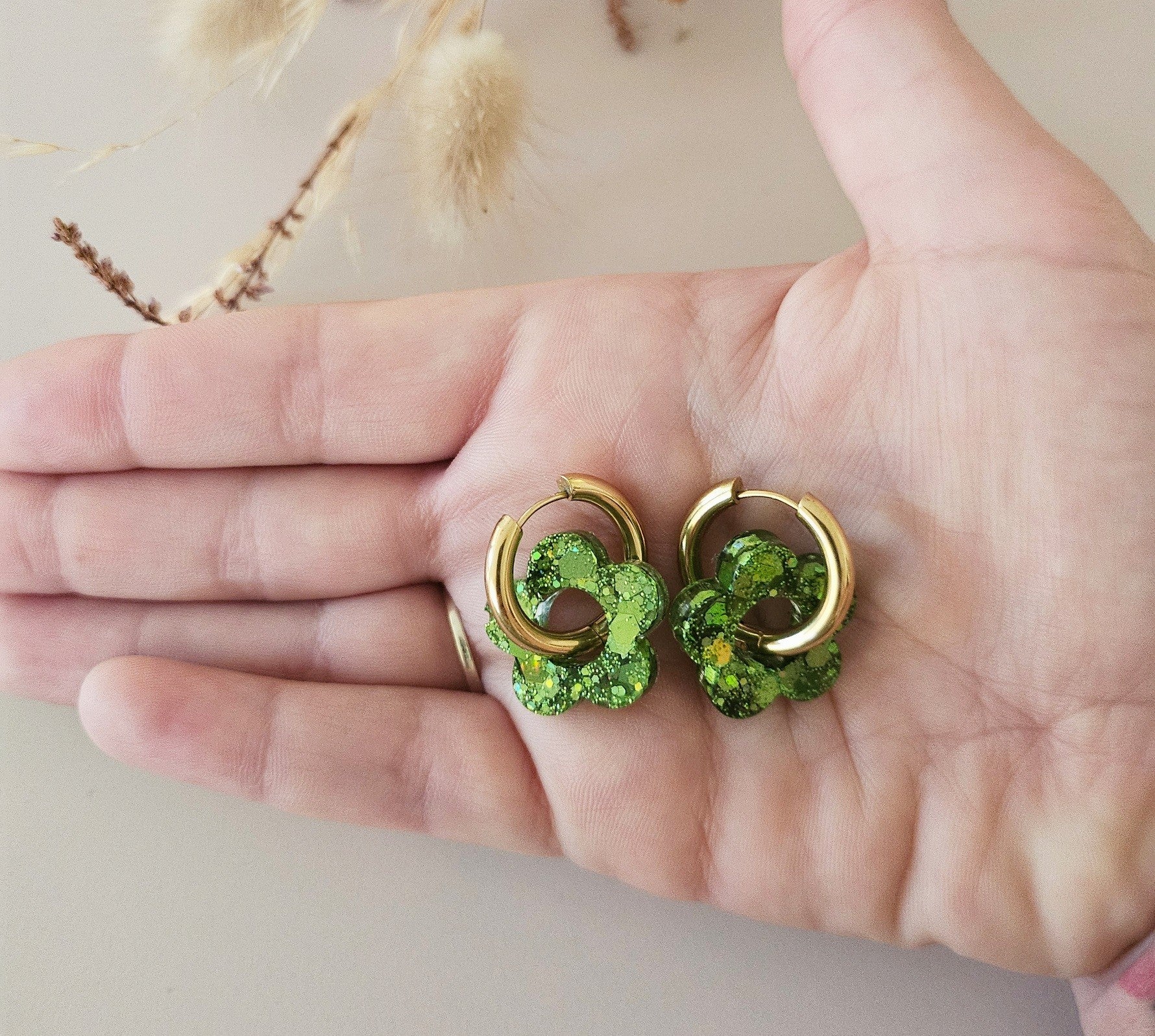 Boucle d'oreilles créole résine vert
