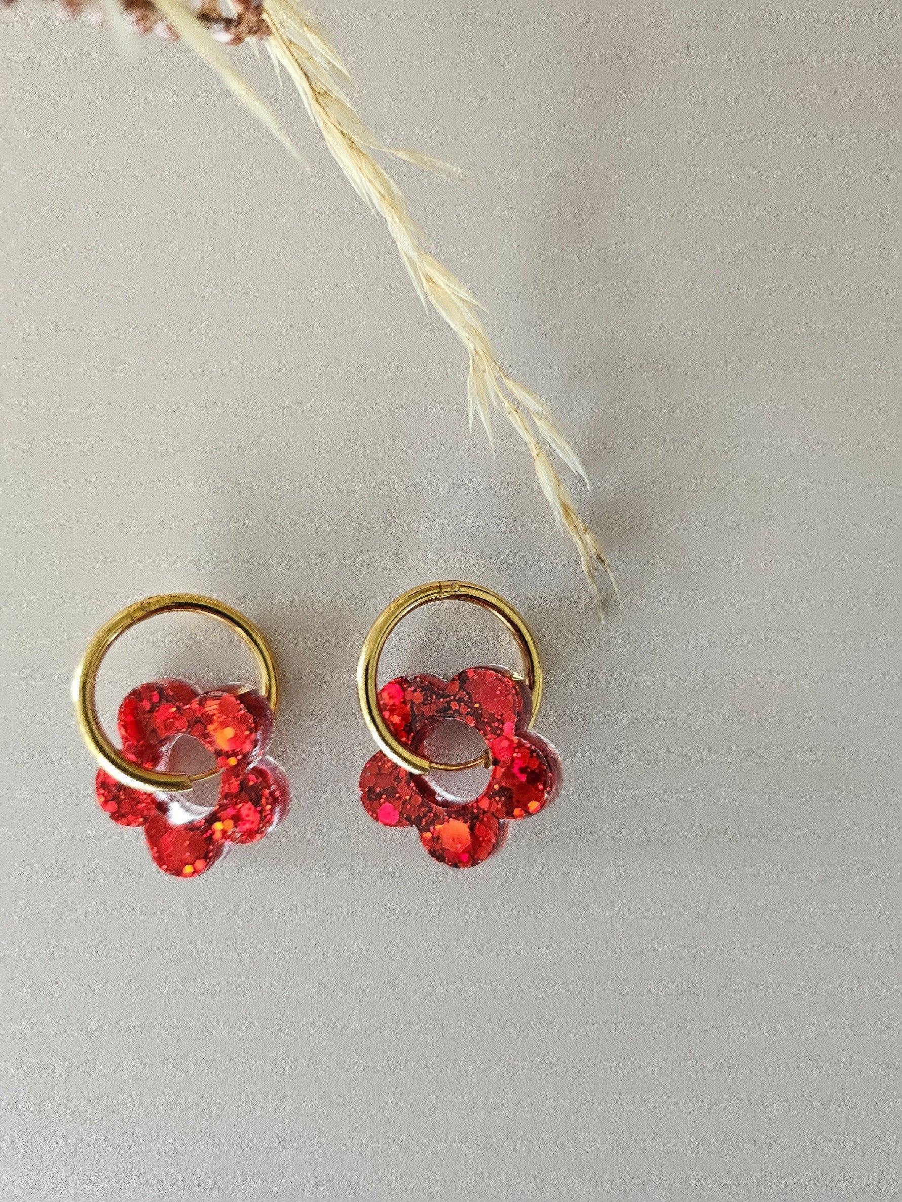 boucles créoles résine rouge