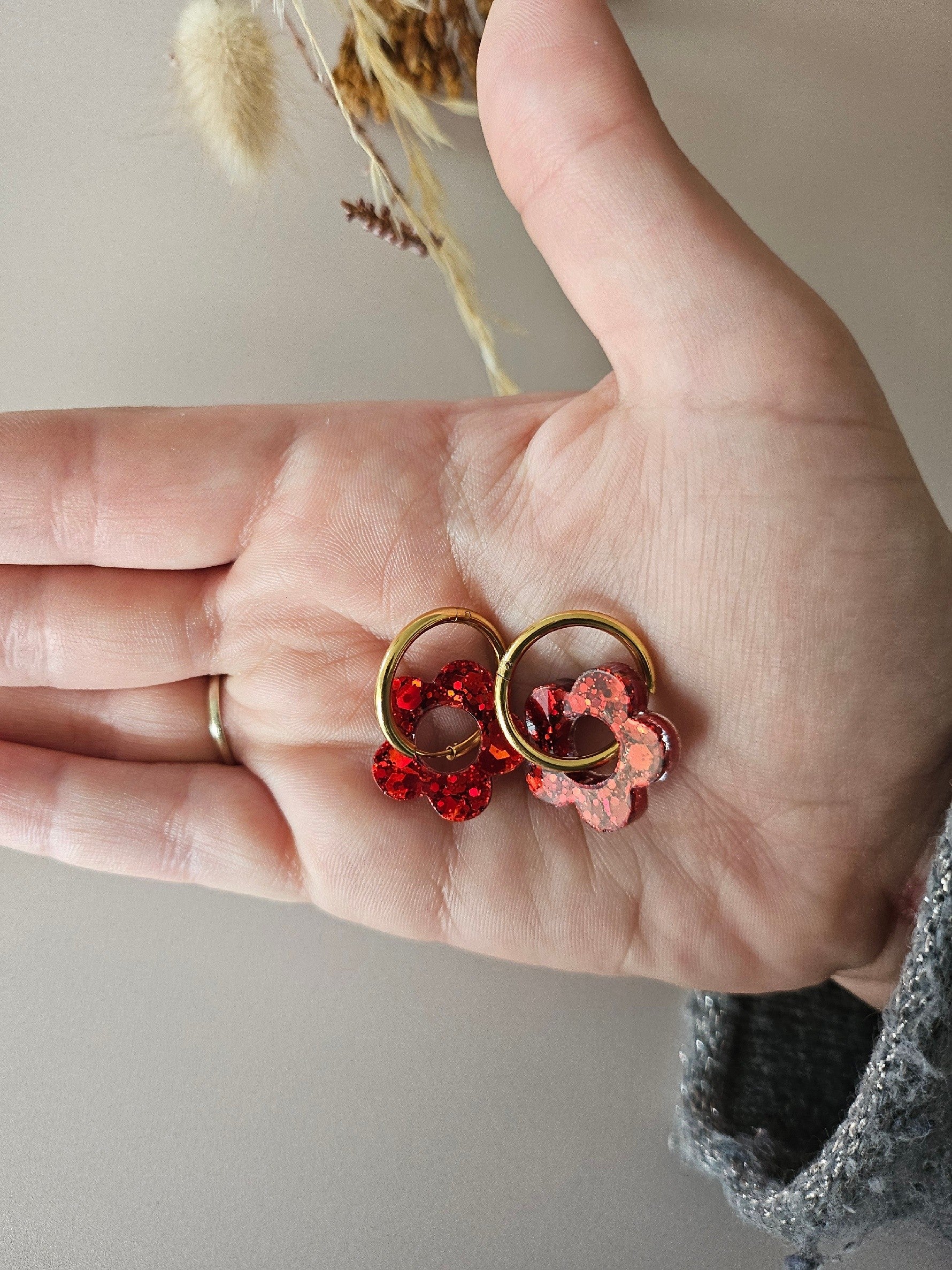 boucles créoles résine rouge