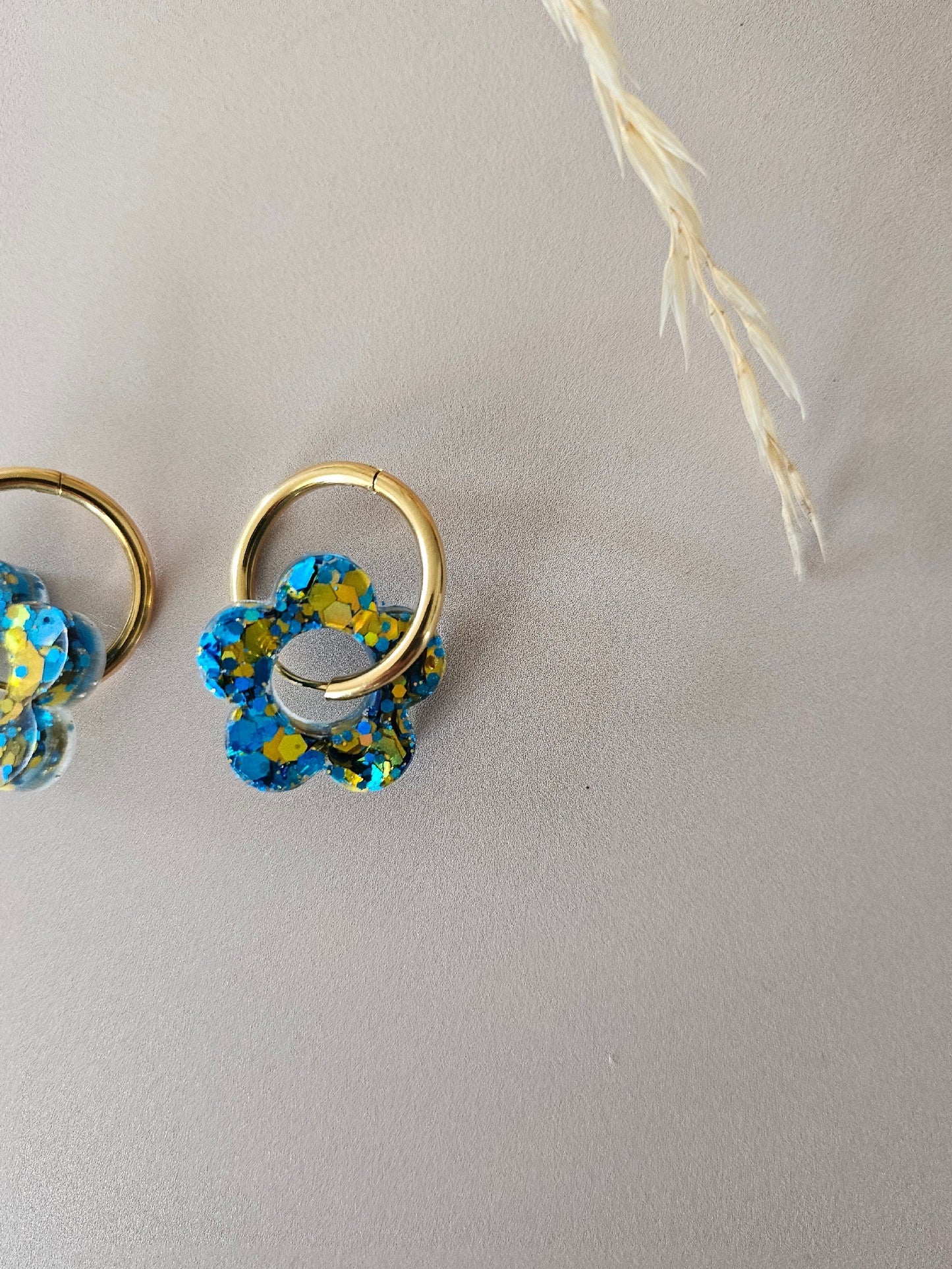 boucles créoles résine bleu et doré