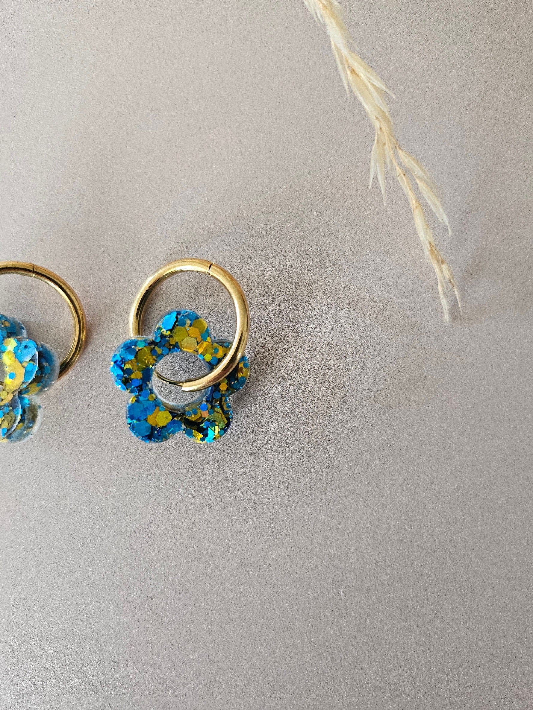 boucles créoles résine bleu et doré