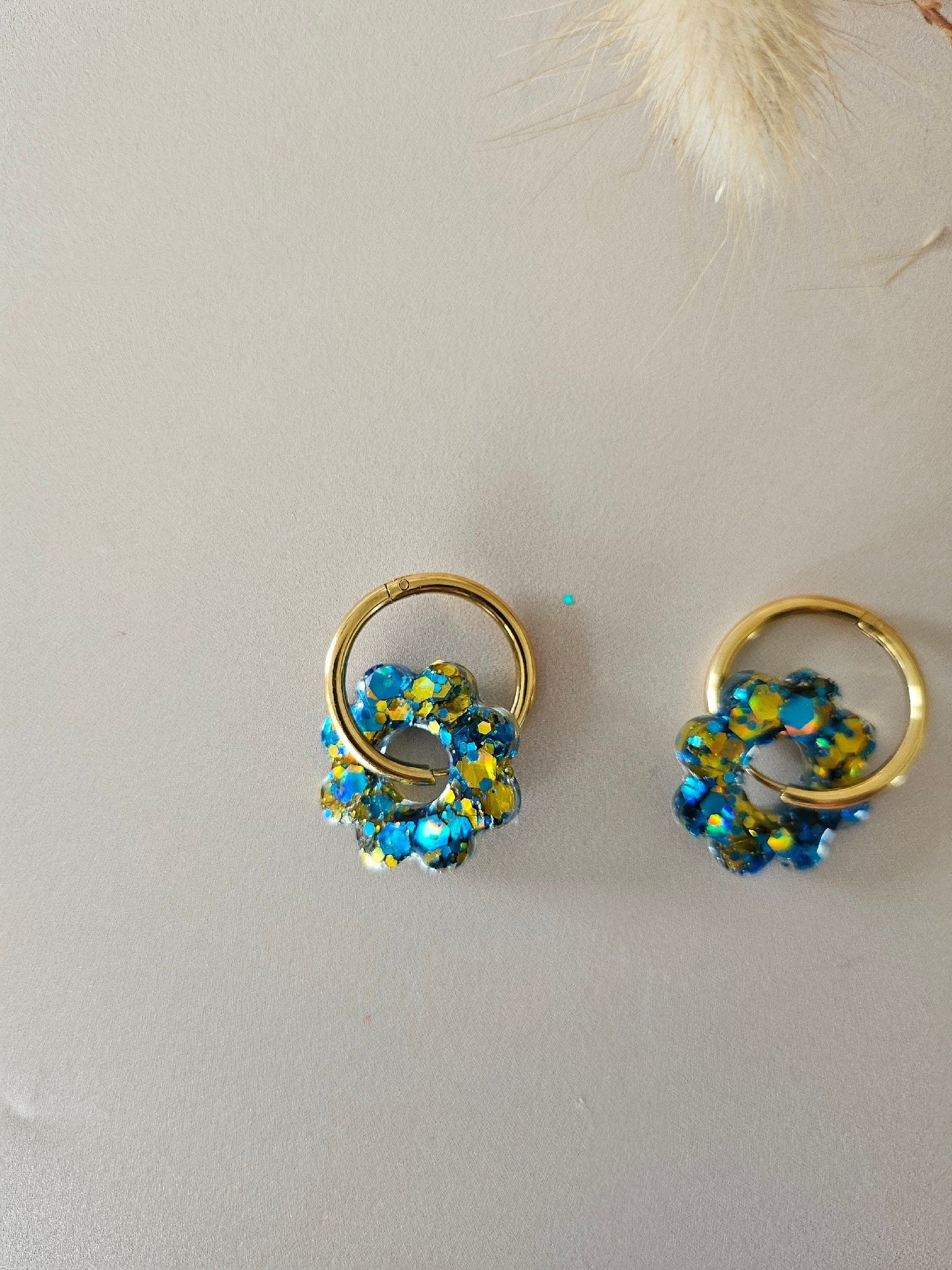 boucles créoles résine tournesol bleues et dorés