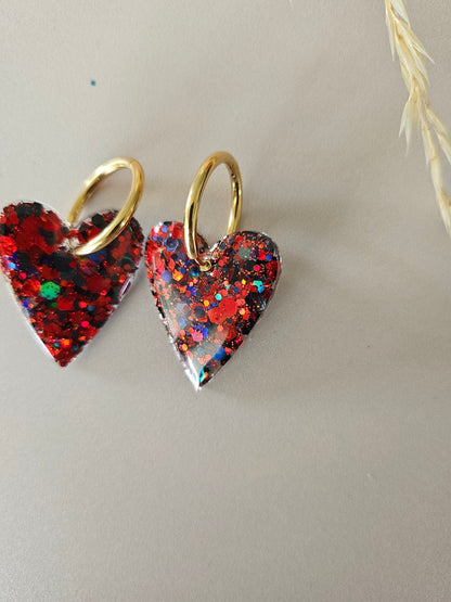 boucles créoles résine coeurs rouges et noires