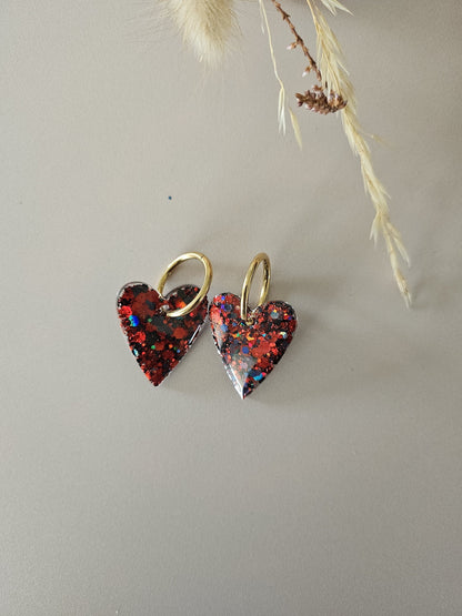 boucles créoles résine coeurs rouges et noires