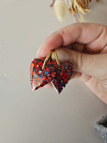 boucles créoles résine coeurs rouges et noires