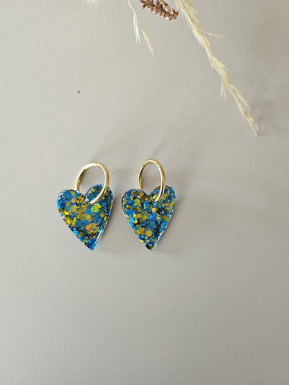 boucles créoles résine coeurs bleues et dorées