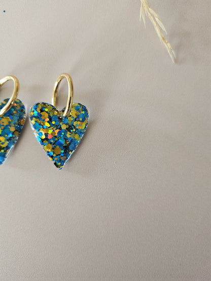 boucles créoles résine coeurs bleues et dorées