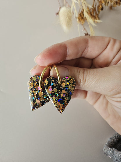 boucles créoles résine coeurs noires et dorées