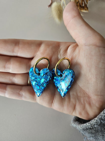 boucles créoles résine coeurs bleues