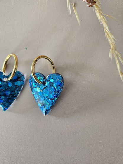 boucles créoles résine coeurs bleues