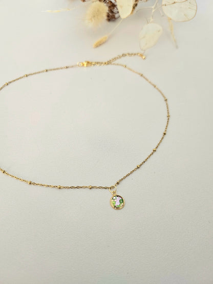 Collier en résine holographique – Élégance artisanale au quotidien