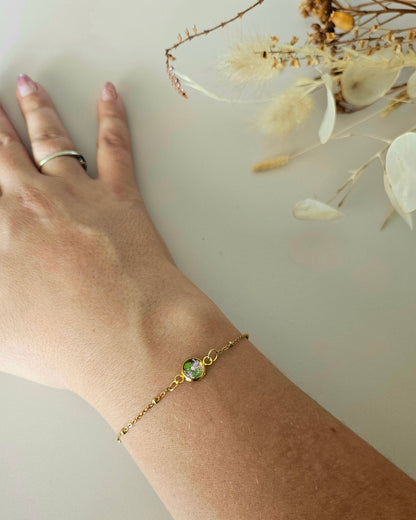 Bracelet délicat en résine holographique – L’éclat artisanal à ton poignet