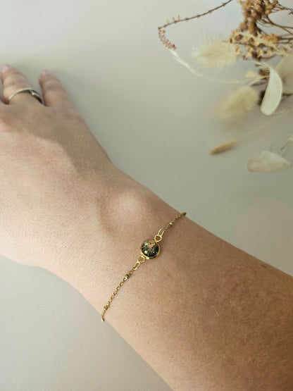 Bracelet délicat en résine holographique – L’éclat artisanal à ton poignet